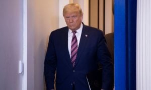 Trump é acusado de ‘traição’ sem precedentes em documentos de impeachment