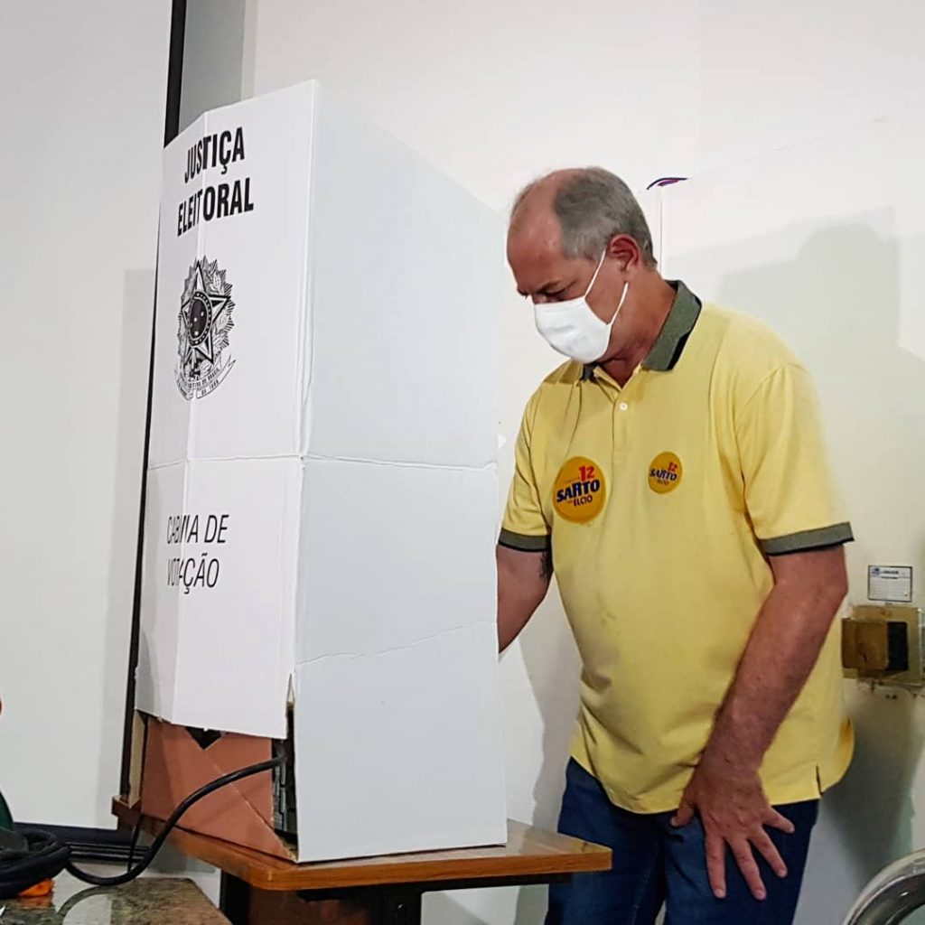 Ciro vota e fala de luta contra o ‘bolsonarismo boçal’