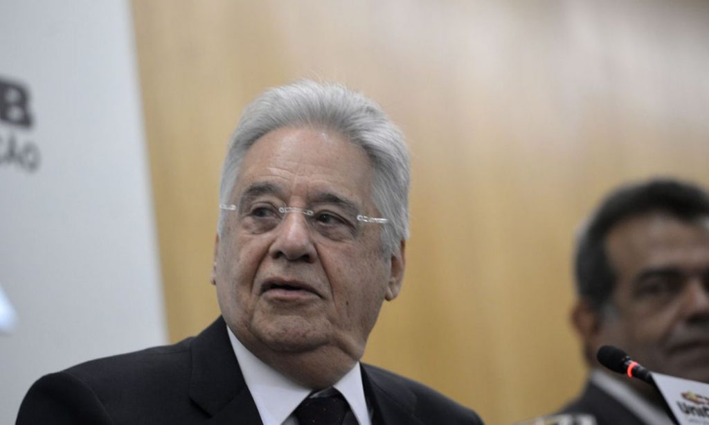 FHC cobra posição do PSDB, teme decadência e defende Luciano Huck