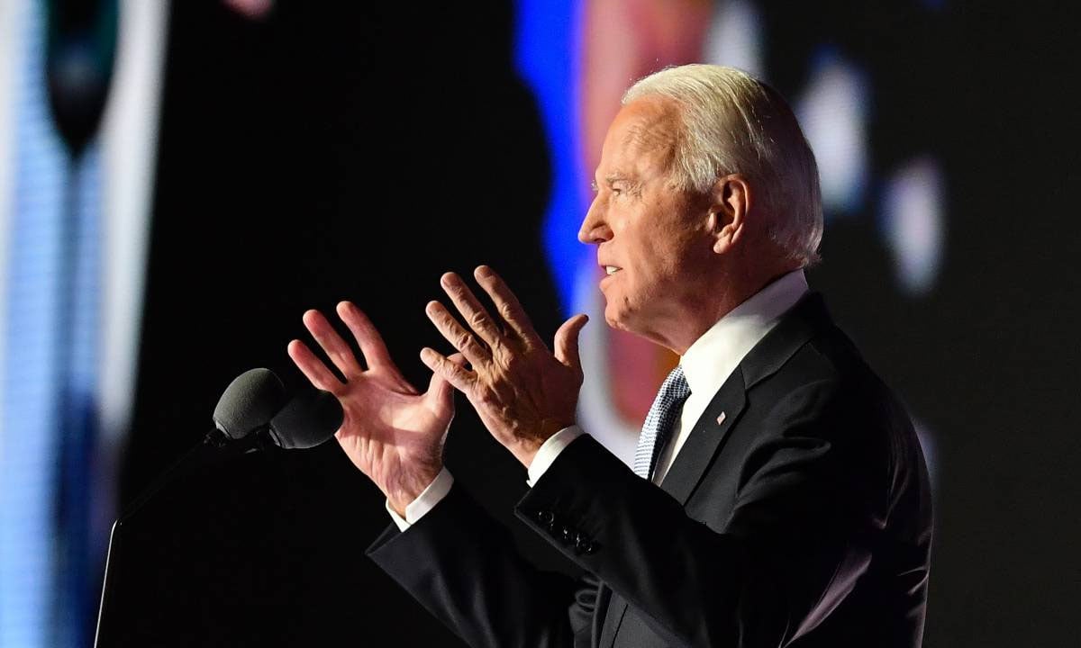 Discurso do presidente-eleito, Joe Biden, na noite do sábado 7. Foto: TASOS KATOPODIS/GETTY IMAGES NORTH AMERICA/GETTY IMAGES VIA AFP 