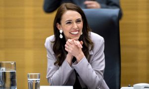 Jacinda Ardern assume 2º mandato na Nova Zelândia, após vitória esmagadora