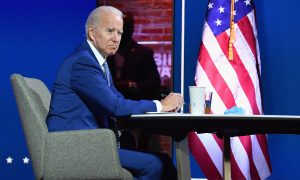 Biden acusa China de reter 'informação crucial' sobre as origens do coronavírus
