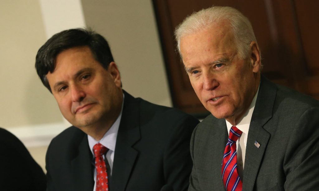 Biden anuncia democrata progressista como chefe de seu futuro gabinete