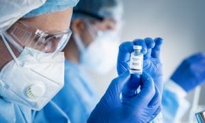 Pfizer pede aprovação de emergência para vacina contra Covid-19