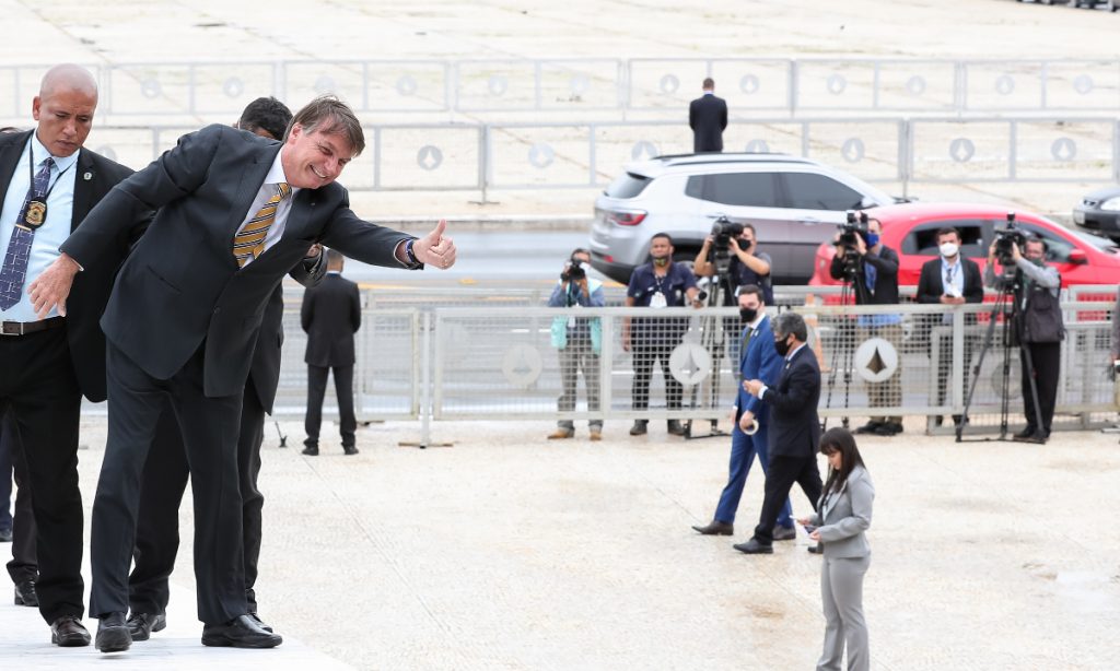 Bolsonaro embarca para Macapá após 19 dias de apagão