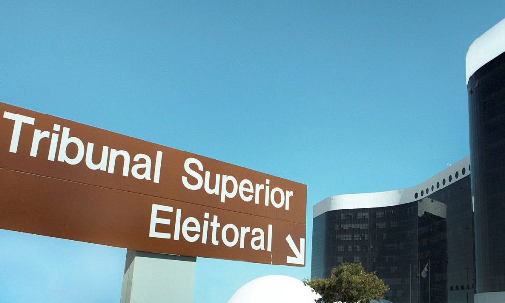 TSE se reúne com redes sociais para regular pagamentos de propagadores de fake news