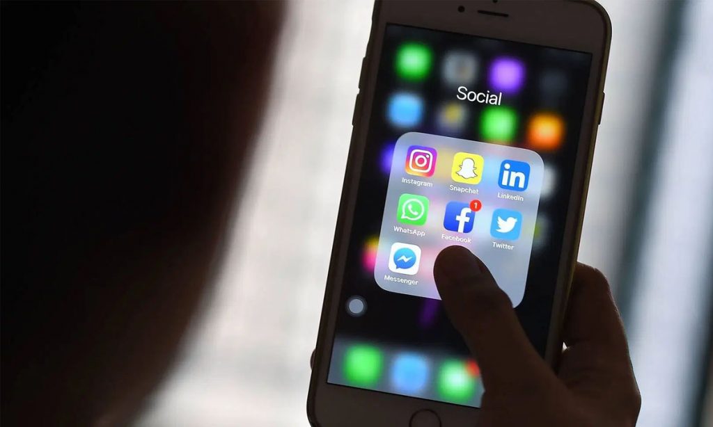 WhatsApp baniu mais de mil contas por disparos em massa no período eleitoral, diz TSE