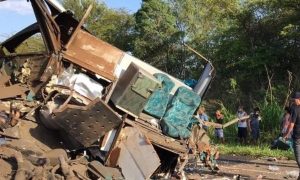 Acidente entre caminhão e ônibus deixa mortos no interior paulista