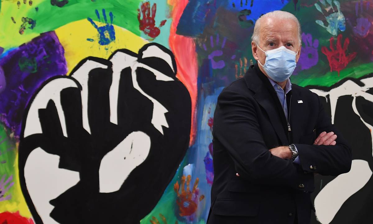 Biden tem uma série de lapsos no dia da eleição presidencial americana