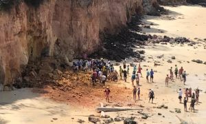 Três pessoas da mesma família morrem após queda de falésia na praia de Pipa