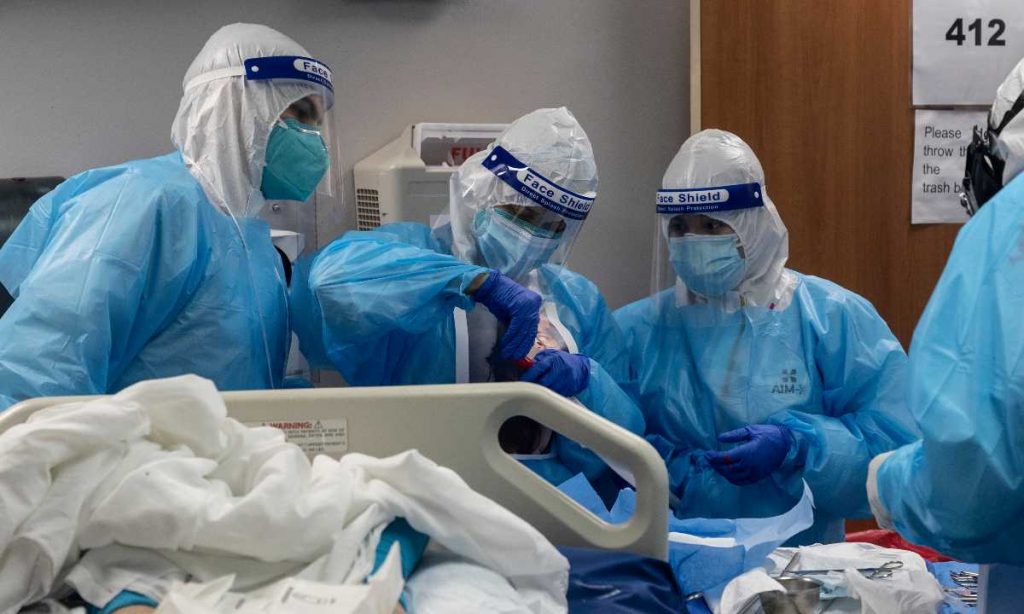 Covid: Brasil registra a 1ª morte causada pela variante Ômicron