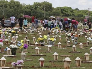 Prefeituras e cemitérios avaliam se liberam acesso no Dia de Finados