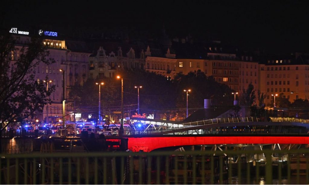 Ataques simultâneos deixam dois mortos em Viena