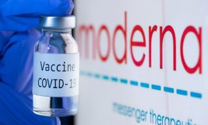 Vacina da Moderna gera ao menos três meses de imunidade, diz estudo