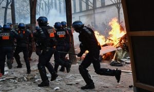 Quase 100 detidos e 67 policiais feridos em protestos na França