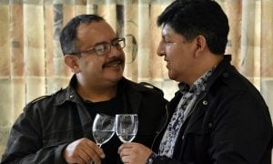 Bolívia reconhece pela primeira vez a união de um casal do mesmo sexo