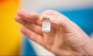 Vacina da Pfizer se mostra efetiva contra variante brasileira do coronavírus