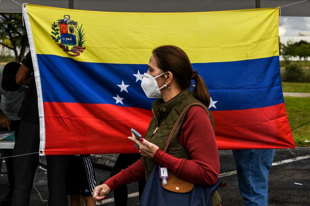 Consulta popular de Guaidó contra Maduro não mobiliza venezuelanos