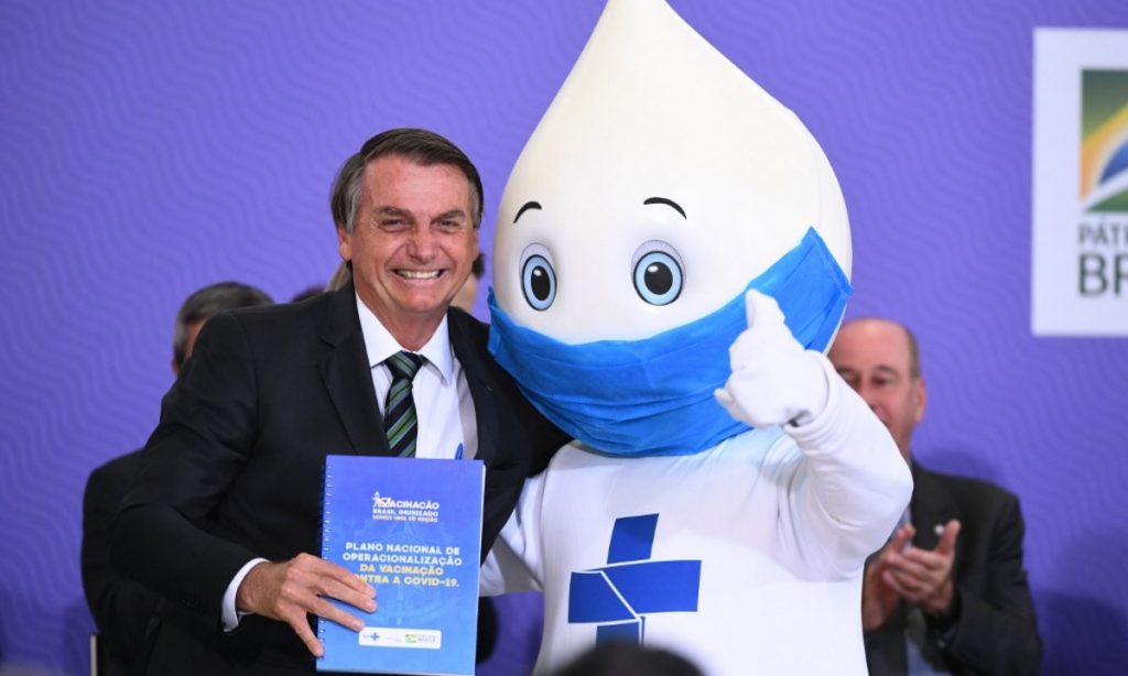 Bolsonaro assina MP que disponibiliza R$ 20 bilhões para compra de vacinas