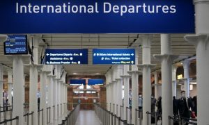 Com variante do coronavírus, países suspendem voos do Reino Unido