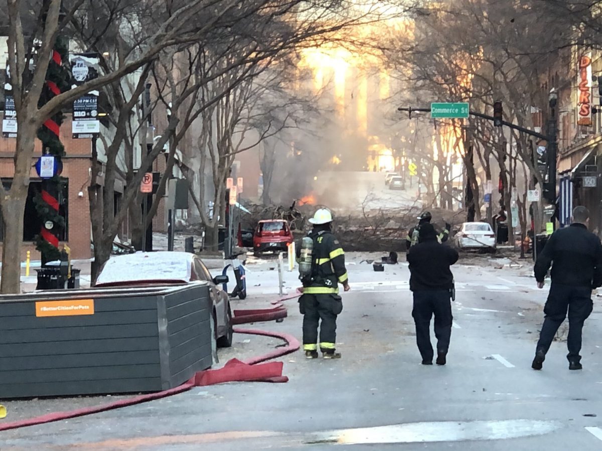 Explosão no centro de Nashville deixa 3 feridos e danifica prédios