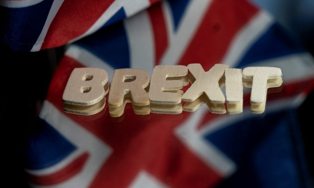 Países da União Europeia começam a assinar acordo comercial pós-Brexit