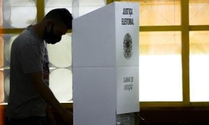 Forças Armadas não deveriam fazer contagem de votos, diz HRW