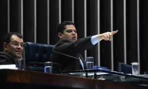 Opositores acusam Alcolumbre de interferir na eleição do irmão, Josiel, em Macapá