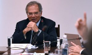 Guedes diz que pedidos de impeachment de Bolsonaro ‘descredenciam a democracia’