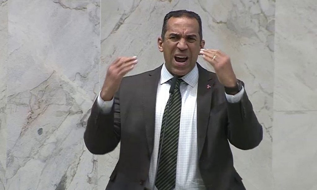 Deputado quer obrigar universitários a apresentar exame toxicológico