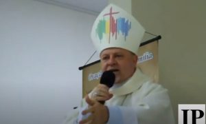 Bispo católico de SP diz que LGBTs não devem adotar crianças; veja o vídeo