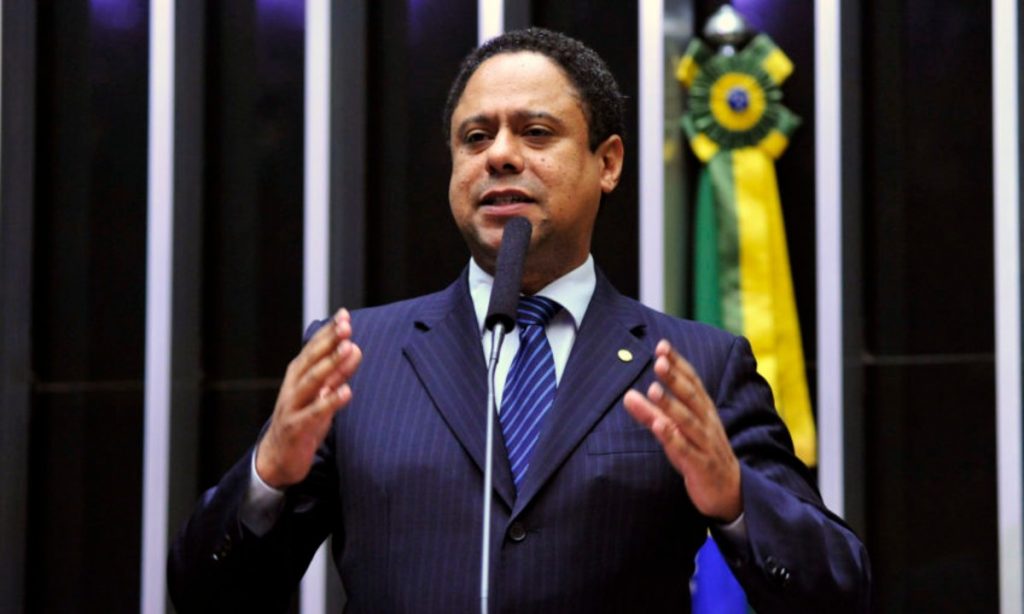 Esquerda terá que se unir a outros setores para derrotar candidato de Bolsonaro na Câmara, diz Orlando Silva