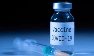 Covid-19: Vacina de Oxford tem 'eficácia limitada' contra variante sul-africana