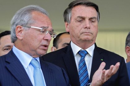 Sem aumento real, governo Bolsonaro prop&otilde;e sal&aacute;rio m&iacute;nimo de 1.169 reais em  2022 - CartaCapital