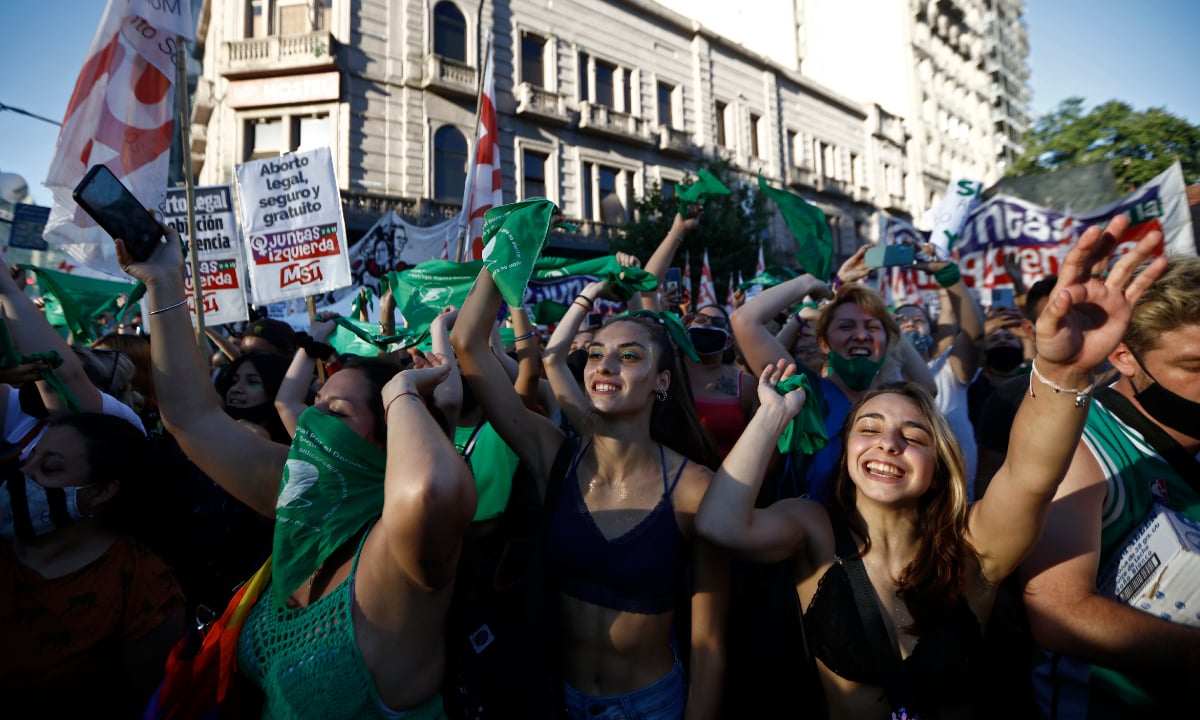 Deputados aprovam legalização do aborto na Argentina