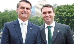 Bolsonaro diz que Flávio é tratado como ‘o maior bandido’ e que Queiroz é ‘injustiçado’