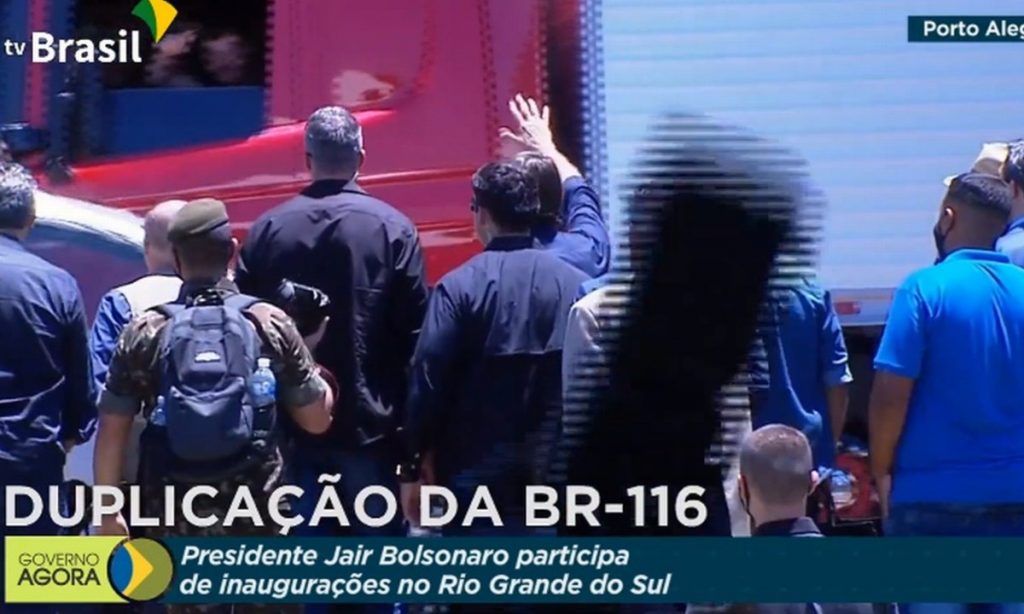 Por 10 minutos, TV pública transmite aceno de Bolsonaro a motoristas