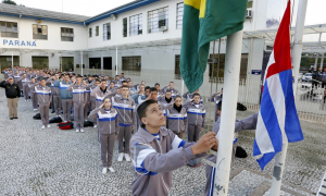 Projeto quer tornar obrigatório juramento diário à bandeira do Brasil no ensino médio e fundamental