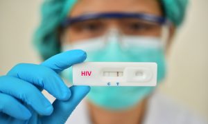 Governo suspende exames de HIV, aids e hepatites virais no SUS