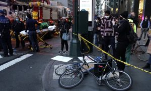 NY: Carro atropela manifestantes em protesto do Black Lives Matter