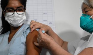 Acompanhe a vacinação contra a Covid-19 no mundo
