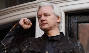 Justiça britânica nega pedido de extradição de Assange aos EUA