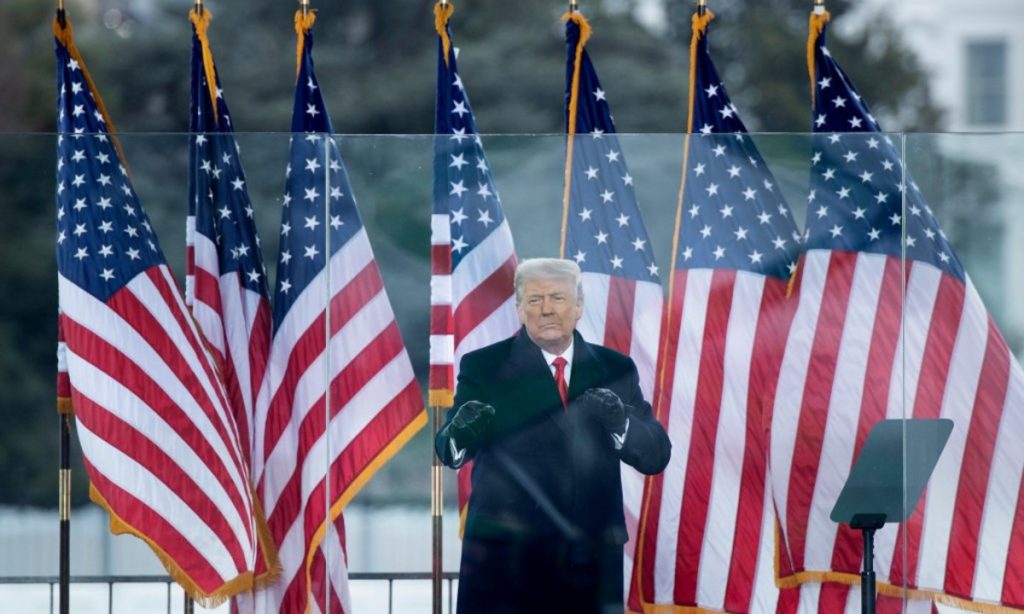 Trump reconhece que seu mandato terminou e pede 'transição em ordem'