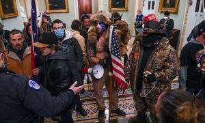 Manifestantes pró-Trump invadem o Congresso norte-americano