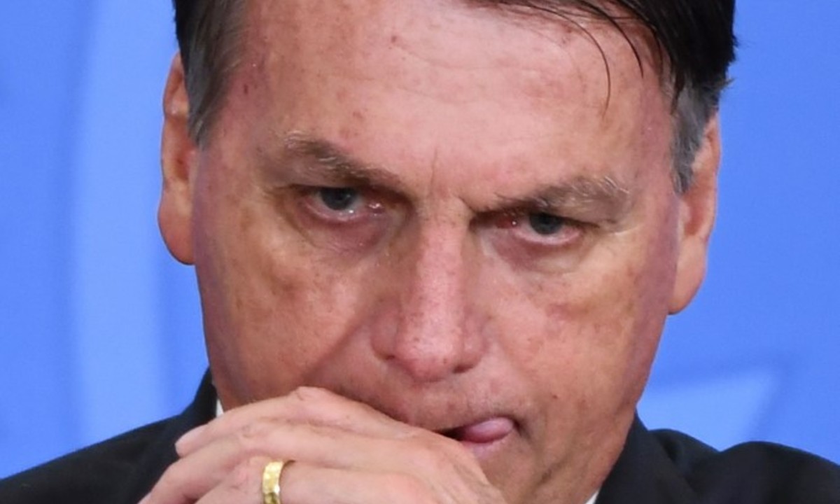 Pandemia faz pedidos de impeachment de Bolsonaro dispararem