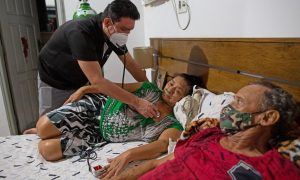 Justiça manda governo federal transferir pacientes por falta de oxigênio em Manaus