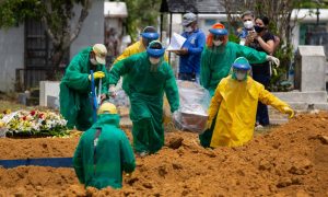 'Governos resolveram contar mortos, não salvar vidas', lamenta cientista da Fiocruz Amazônia