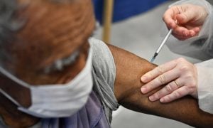 França supera um milhão de vacinados contra a Covid-19