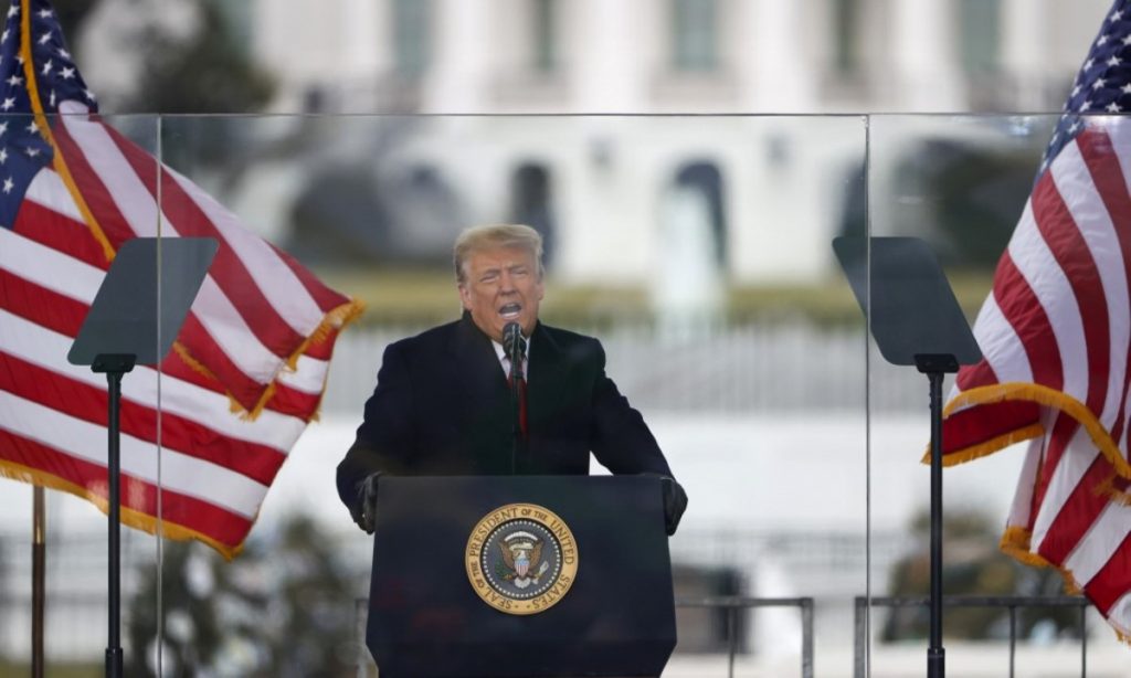 Remoção imediata de Trump seria resposta importante ao golpismo, diz pesquisador