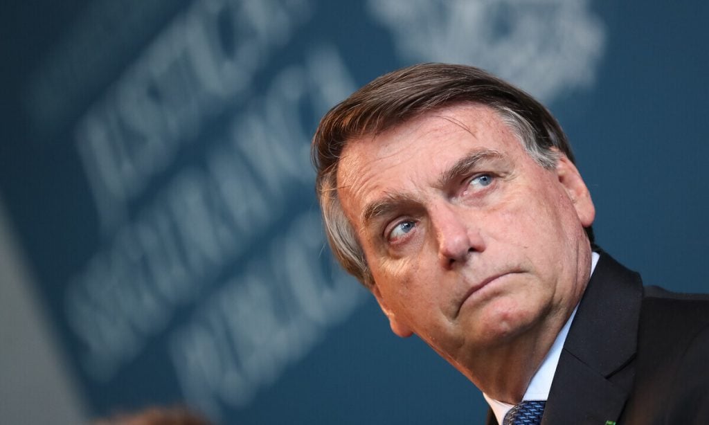 Bolsonaro veta projeto que previa internet gratuita para escolas